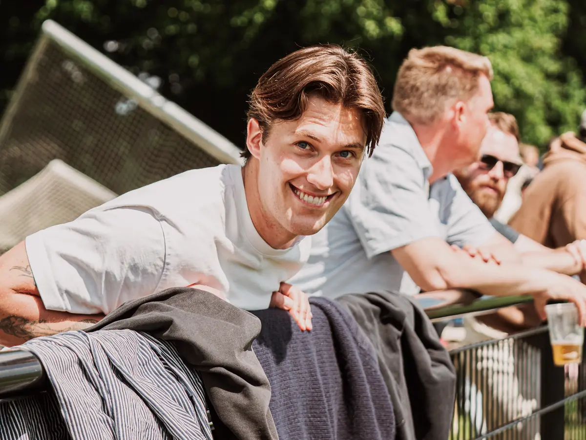 Klubliv langs banen